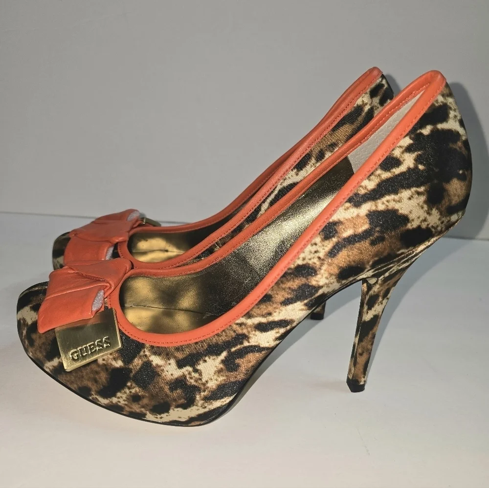 Guess Shoes High Heels Leopard Animal Gold Logo Bow Brown Black Mob Wife US 8.5